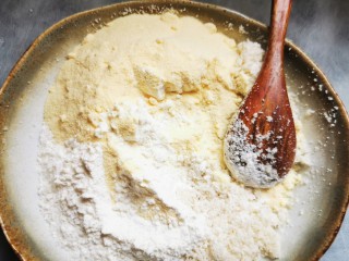 5、豆渣香蕉素饼,鲜豆渣+奶粉+面粉