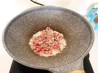 7、蒜蓉小白菜,加入猪肉末