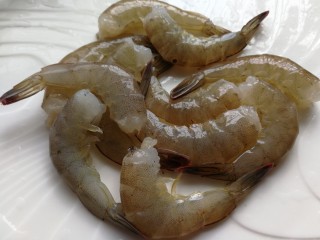 8、自制虾油,虾身部分留着做菜