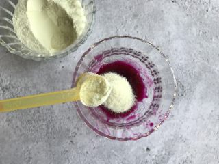 5、火龙果奶片,加入宝宝奶粉