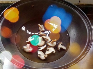 1、沙巴鱼什锦汇,香菇嘌呤高，需下水去掉一部分！