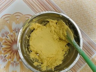 9、黄油曲奇饼干,无面粉颗粒就可以了。