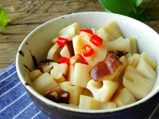 8、酸辣香菇藕丁,成品