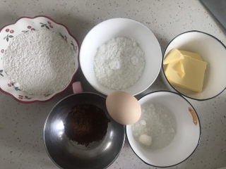 1、巧克力豆软曲奇饼干????,称好所需材料