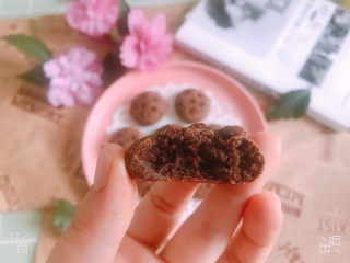 13、巧克力豆软曲奇饼干????,凉后可以吃了，超级好吃????