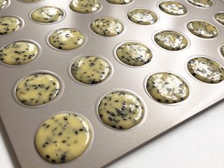 6、黑芝麻薄脆饼,可以挤入这种饼干模具