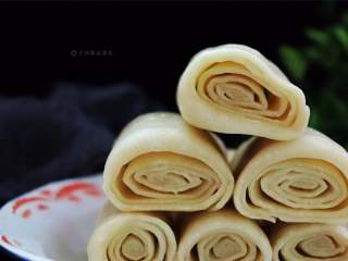 13、死面卷子,放冷冻室保存的,吃的时候加热,完全和新的一样,放两周没问题