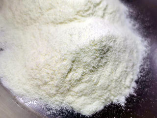 3、奶枣,奶粉，这部分是包裹用的