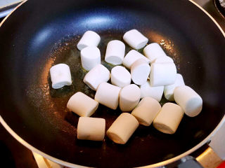 14、奶枣,放入绵花糖