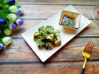 13、菠菜鸡蛋糕,或者调个蘸汁蘸着吃。