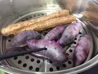 3、紫薯苹果球&山药????球,能用筷子轻松戳进去就熟了