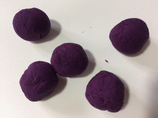 14、紫薯苹果球&山药????球,紫薯分成10g一份，很小的哦