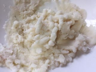 17、紫薯苹果球&山药????球,山药去皮捣成泥状，如果喜欢甜味的请加入糖粉或者趁热加入细砂糖就好