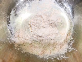 3、广式马拉盏,加入吉士粉