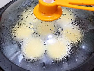 14、广式马拉盏,放入沸水锅中大火蒸10分钟，到时间马上关火出锅