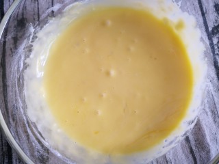 8、肉松小贝,搅拌均匀