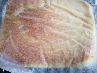 18、肉松小贝,烤好取出倒扣放凉