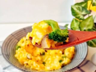 5、宝宝辅食：香甜软糯，暖融融的南瓜时蔬炖饭！18M+,装盘