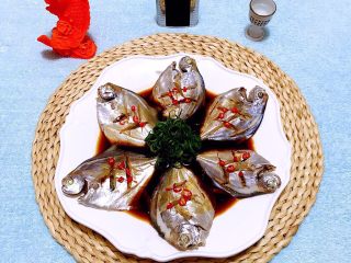 9、清蒸鲳鱼,品着美酒别有一番滋味