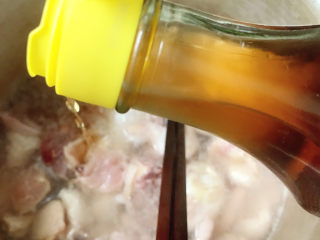 8、榴莲炖鸡,放料酒焯水3分钟