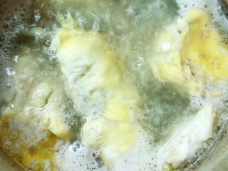 15、榴莲炖鸡,放入榴莲肉煮开