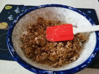 7、宫廷桃酥,翻拌均匀 