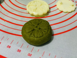 19、自制艾粿（清明粿、青团）,成型；