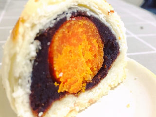 22、蛋黄酥,酥软好吃