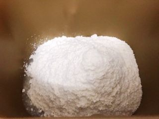 2、酒酿饼,加入面粉