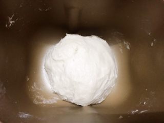 5、酒酿饼,揉面结束,开始进行一发