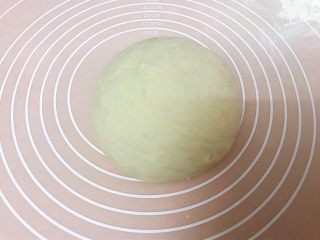 7、酒酿饼,取出揉匀后排气