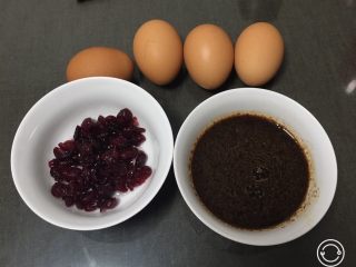 3、红糖蔓越梅蛋糕,完成后备用。