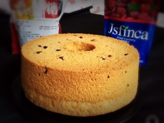 21、红糖蔓越梅蛋糕,漂亮的蛋糕就出来了。