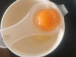 2、法式????杏仁草莓塔????,鸡蛋分离