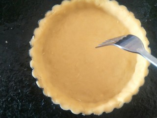 14、法式????杏仁草莓塔????,拿出小叉子。