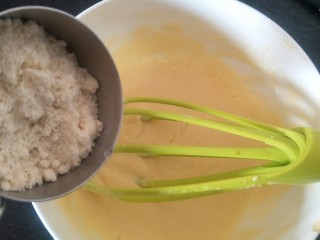 24、法式????杏仁草莓塔????,加入60克杏仁粉。