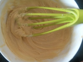 26、法式????杏仁草莓塔????,把杏仁粉拌入面糊中就可以了没有什么手法搅拌就行。