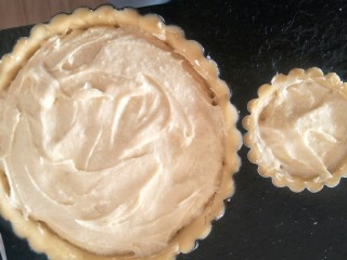 29、法式????杏仁草莓塔????,表面不需要太在意铺满就行。