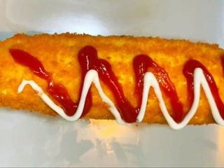 7、香酥炸玉米,炸至金黄酥脆捞出，骑上番茄酱就可以吃了