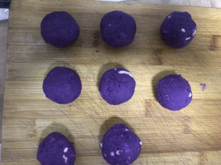 6、紫薯芝麻饼,全部包完8个