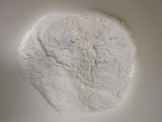 1、核桃酥,200克普通面粉，50克玉米淀粉混合。