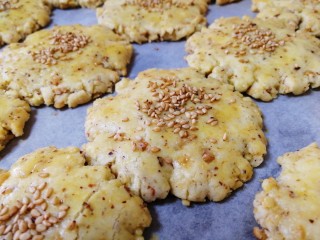 22、核桃酥,凉晾后非常酥脆。