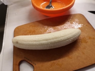 1、香蕉小甜饼,准备一根香蕉。