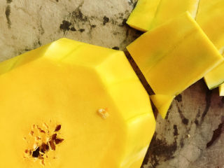 2、南瓜小圆子,去皮