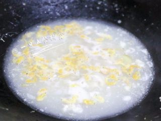 1、 萝卜豆腐汤 宝宝营养辅食，营养又暖胃,把所有食材准备好，白萝卜、豆腐切成小方块，葱切碎、虾皮洗干净沥干水分。 锅里先放入大骨汤烧开，先倒入虾皮煮1分钟调味。