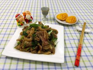 15、香葱拌羊脸,羊脸肉的营养价值很高搭配葱一起吃壮阳的效果特棒