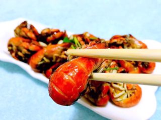 11、孜然粒炒蝼蛄虾,这道美味适合宴客必备的拿手菜噢