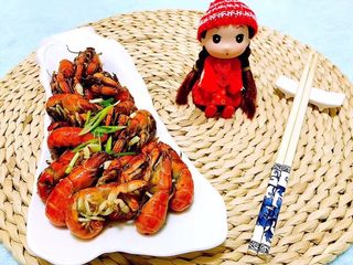 9、孜然粒炒蝼蛄虾,蝼蛄虾的营养价值非常丰富