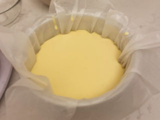 16、巴斯克芝士蛋糕,过筛好后的面糊非常细腻