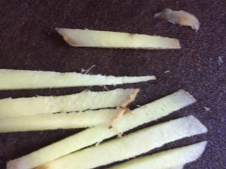 4、香菇滑鸡粥,生姜切丝